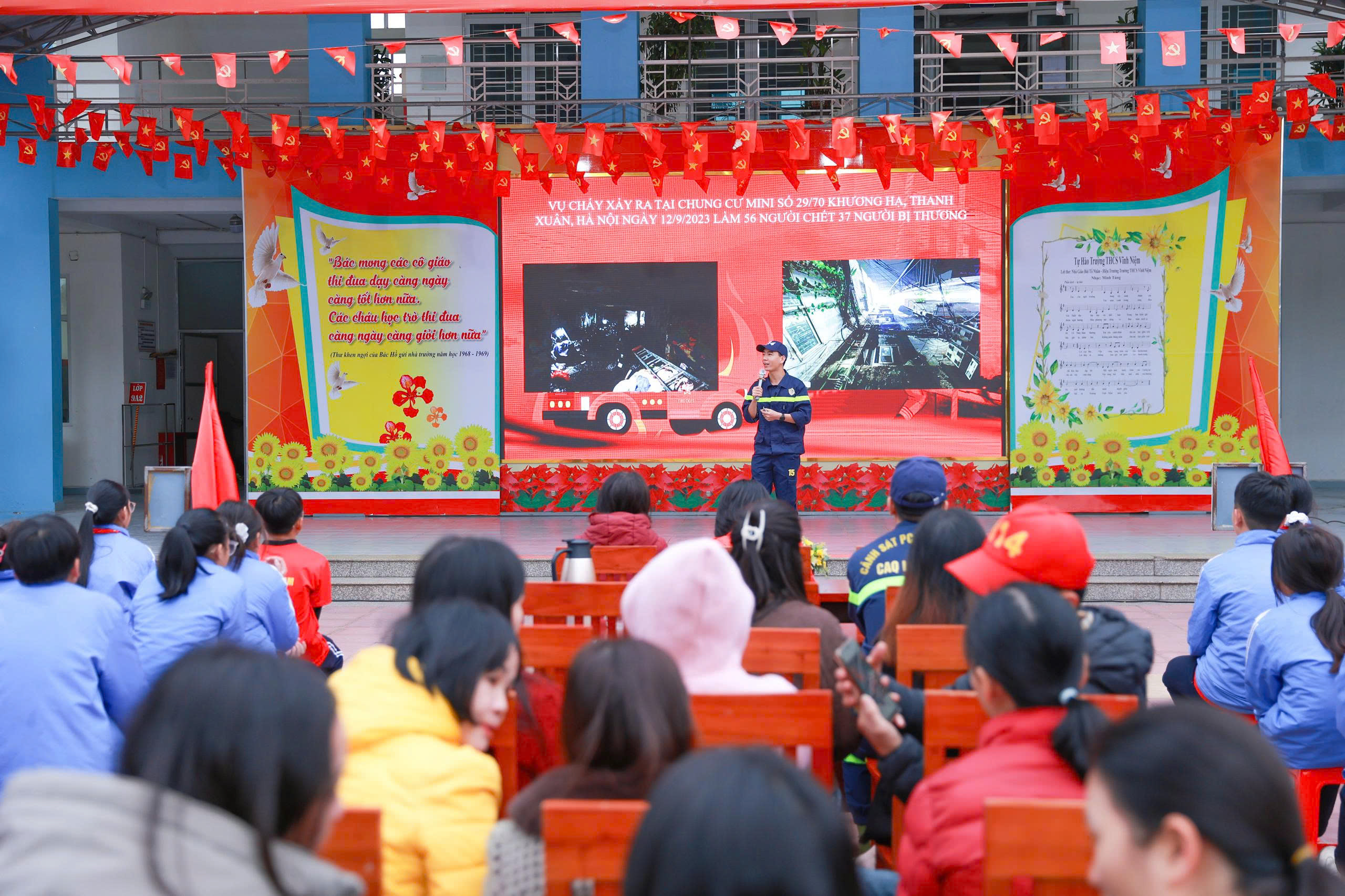 Đội Chữa cháy và CNCH khu vực 1 tổ chức tuyên truyền, tập huấn tại Trường THCS Vĩnh Niệm